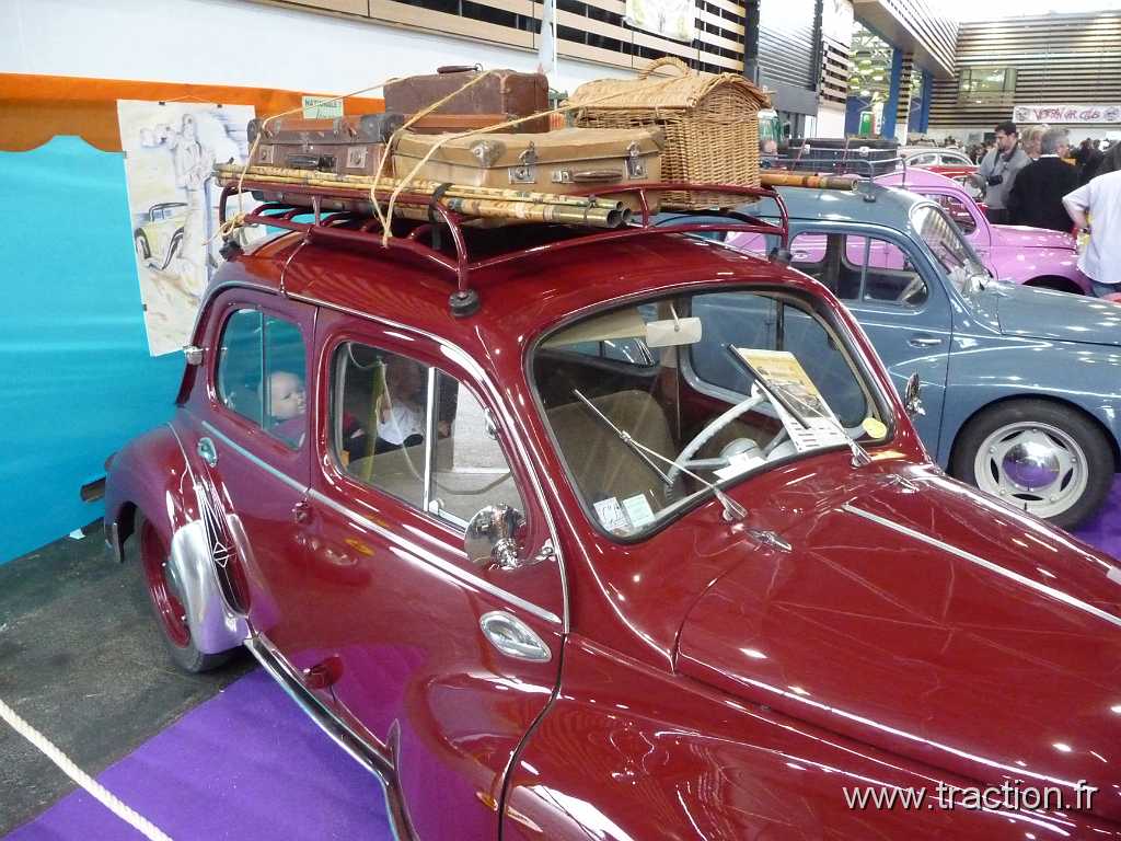 2011_epoquauto (205).jpg - 05/11/2011 - 69000 LYON - EPOQU'AUTO - 33ème Salon International Autos & Motos Anciennes - RENAULT - 4 CV avec galerie et porte bagages